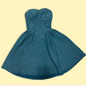 ✨ Teal strapless dress with a cinched waist and full skirt✨